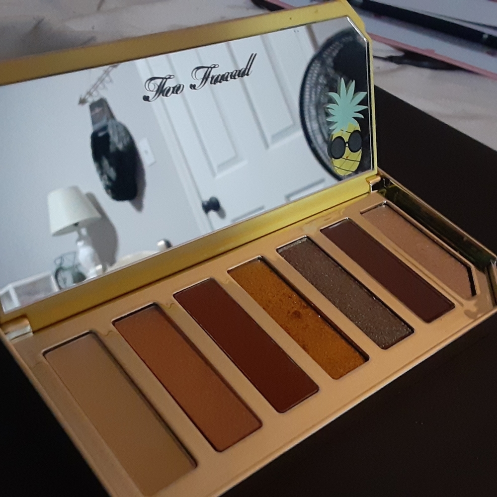 Too Faced Sparkling Pineapple